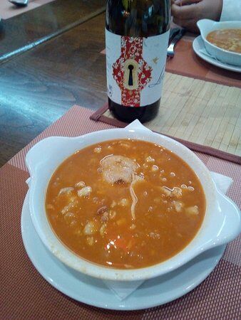 Somos La Pera Bar & Shop